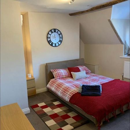 Studio Double. Own Bathroom, Shared Kitchen ビュードリー エクステリア 写真