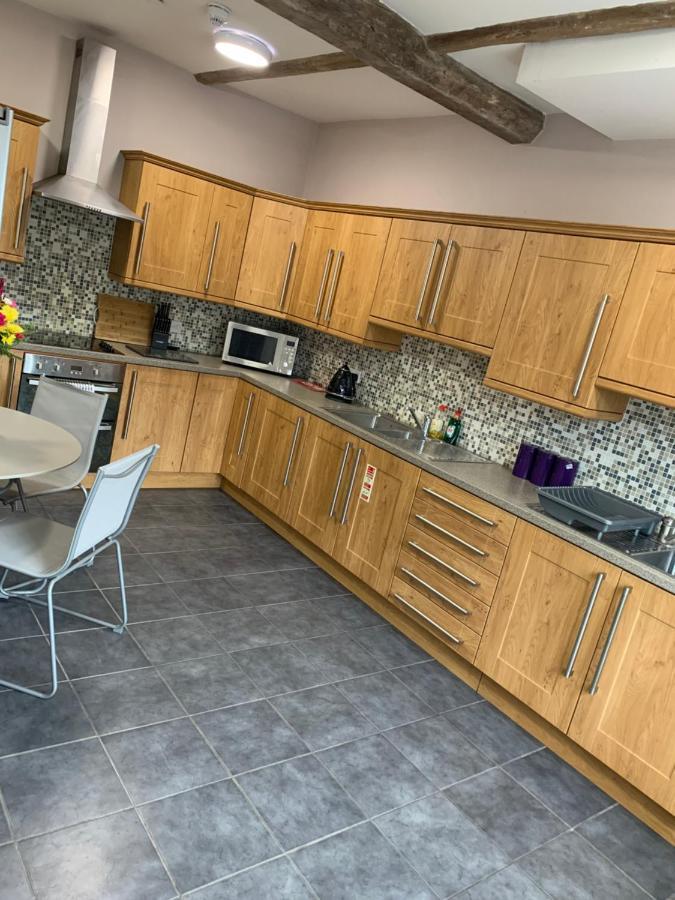Studio Double. Own Bathroom, Shared Kitchen ビュードリー エクステリア 写真