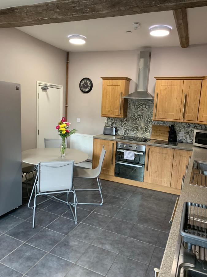 Studio Double. Own Bathroom, Shared Kitchen ビュードリー エクステリア 写真