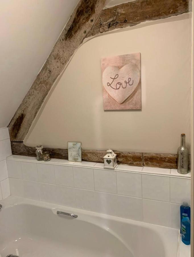 Studio Double. Own Bathroom, Shared Kitchen ビュードリー エクステリア 写真