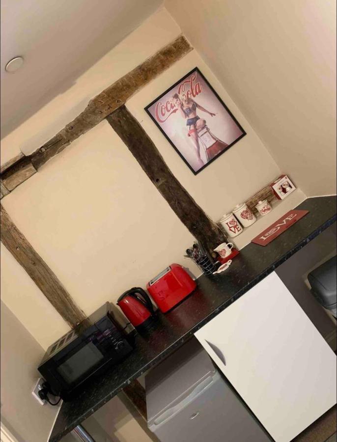 Studio Double. Own Bathroom, Shared Kitchen ビュードリー エクステリア 写真