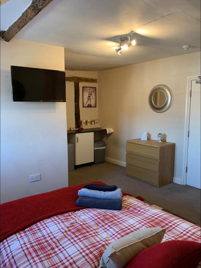 Studio Double. Own Bathroom, Shared Kitchen ビュードリー エクステリア 写真